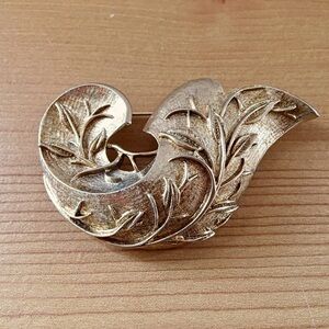 Vintage Sarah Coventry Gold Branch Swoop Brooch​